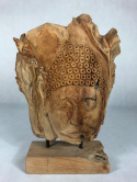 Rzeźba twarzy w drewnie tekowym